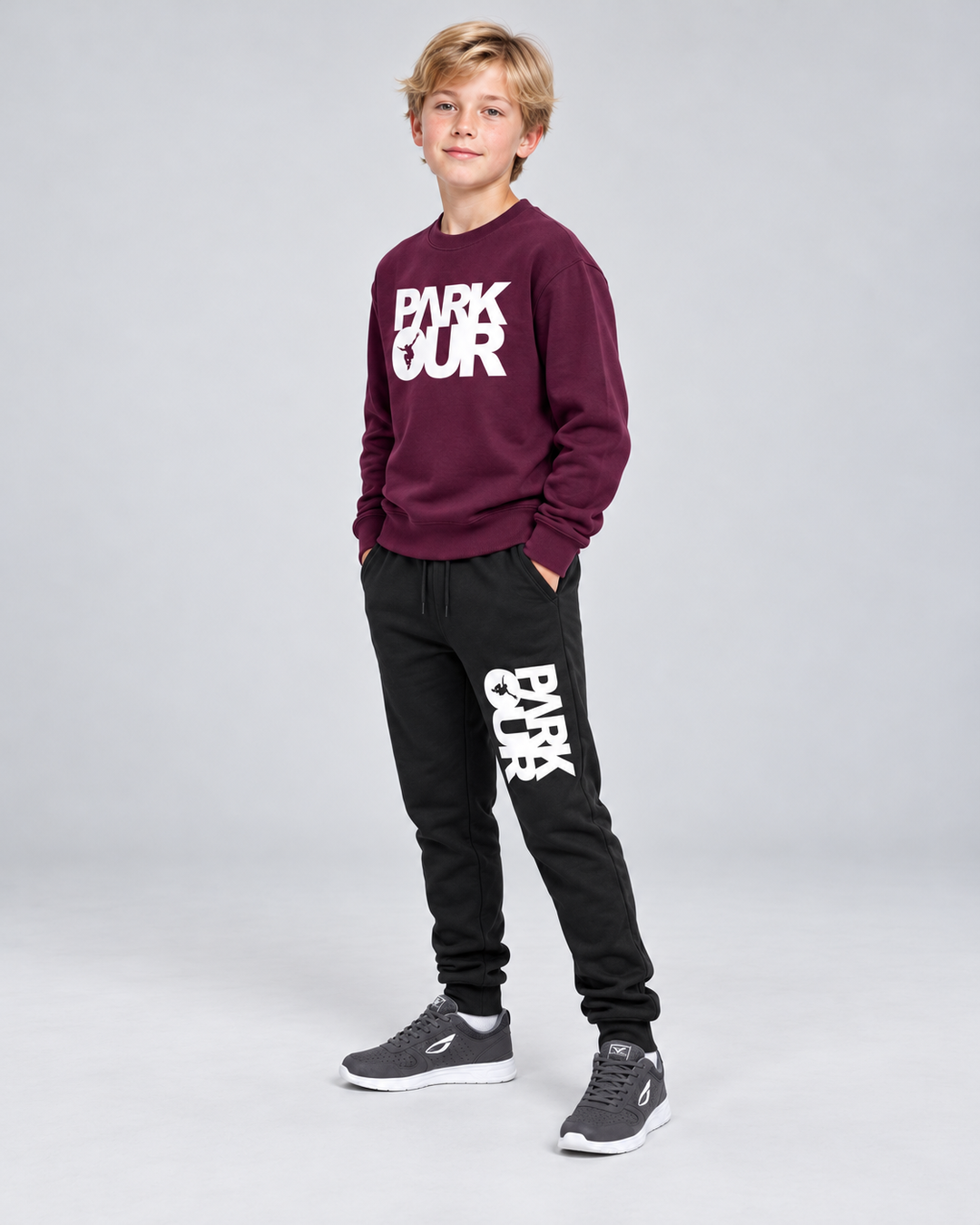 Sweatshirt m/ Parkour box, bordeaux/hvid – på model fra siden