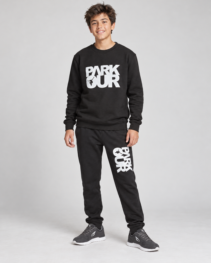 Sweatshirt m/ Parkour box, sort/hvid – på model forfra