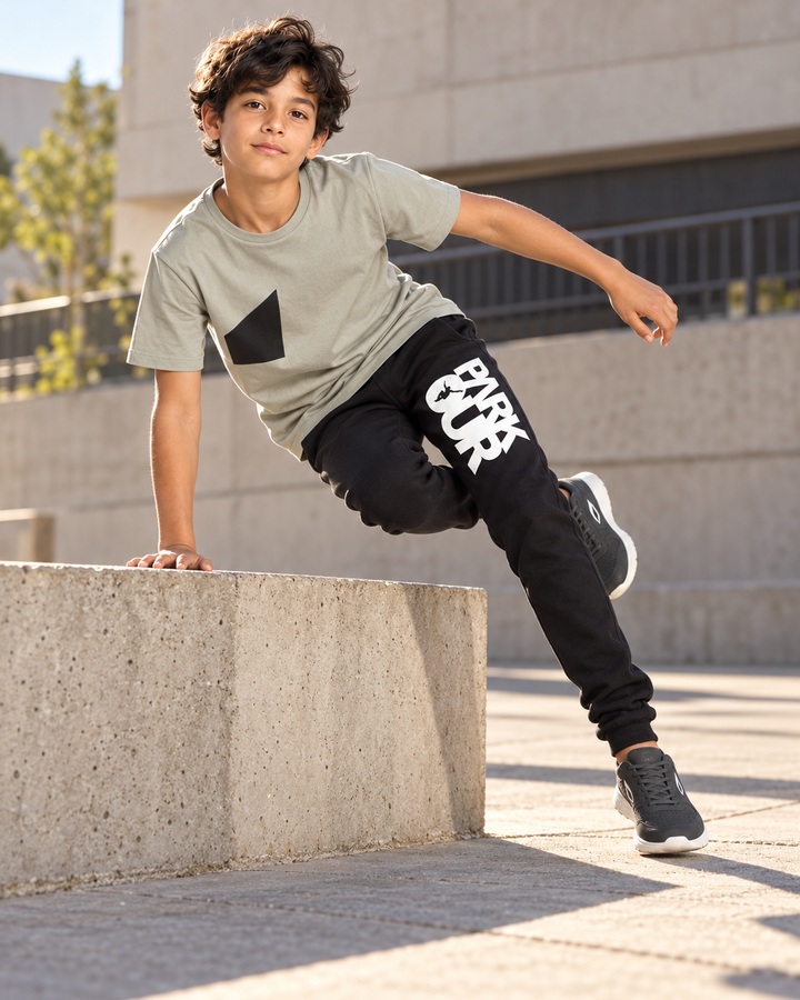 Urban t-shirt, beige – i brug under parkour