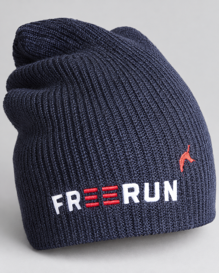 Parkour hue med FREERUN, mørkeblå – detalje af logo og materiale