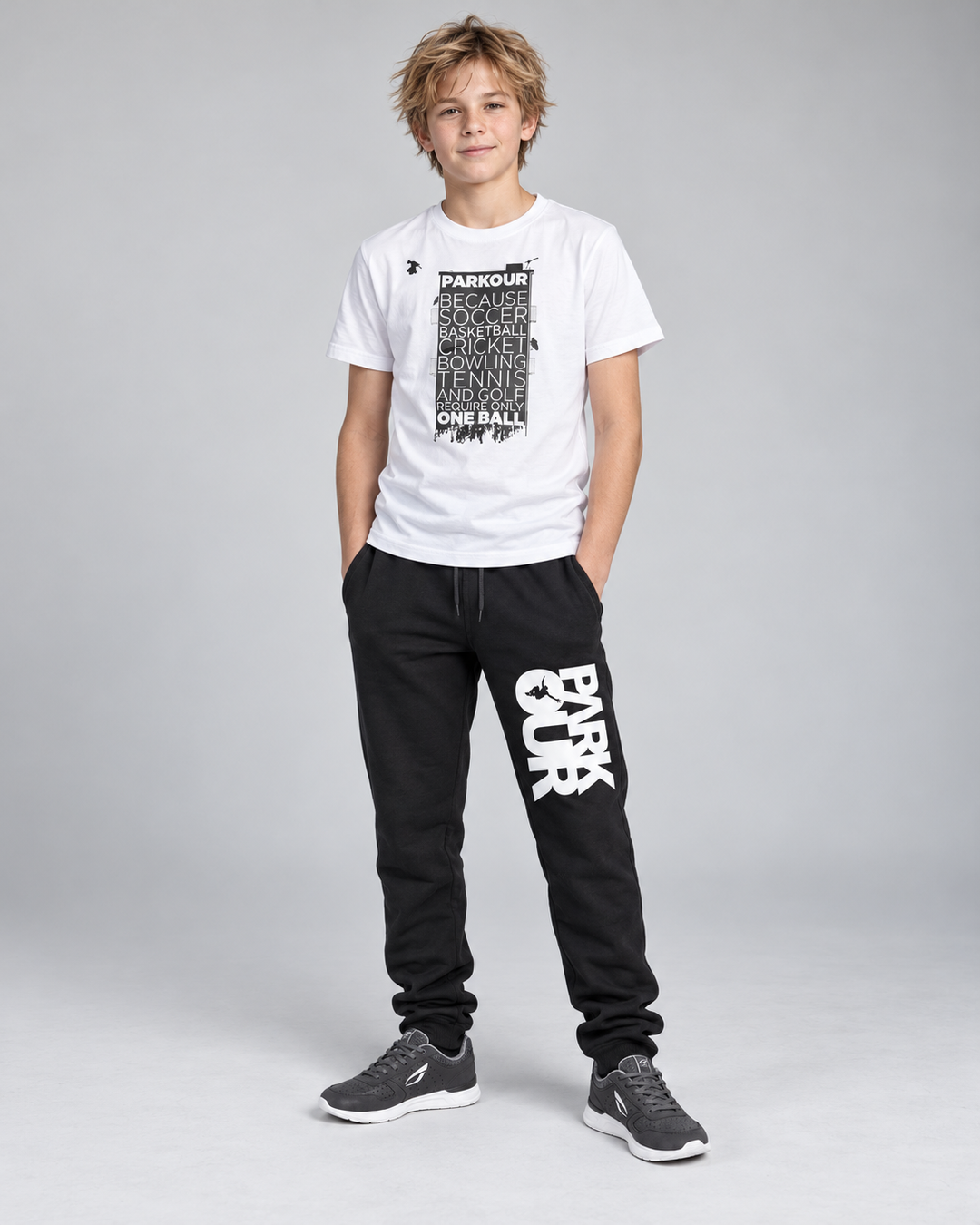 "Parkour takes BALLS..." T-shirt i hvid/sort – på model forfra