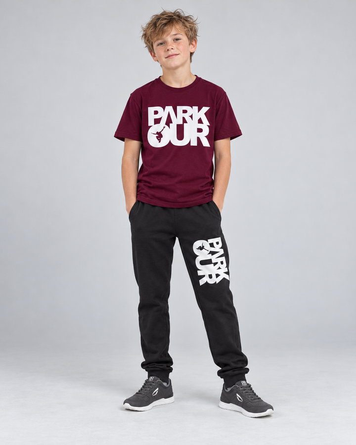 T-shirt m/ Parkour box, bordeaux/hvid – på model forfra