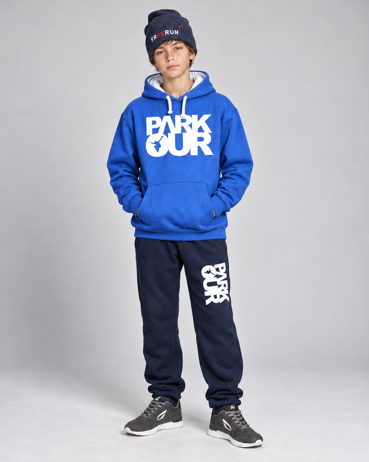 Blå/hvid Parkour-hoodie med hvidt hættefor og snore – forfra.
