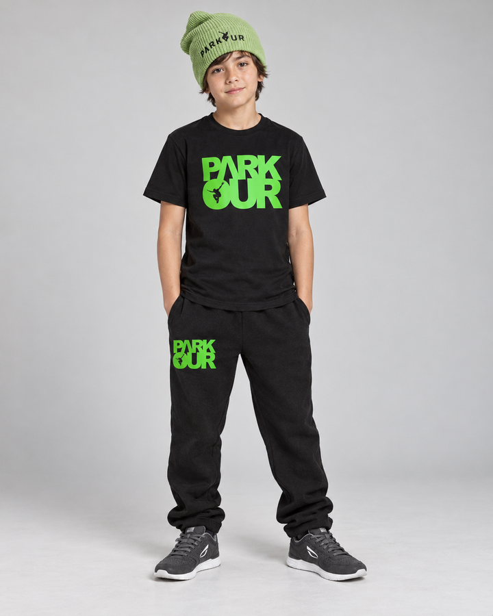 Sort/grønt Parkour-outfit med grøn hue på dreng