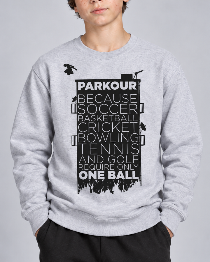 Grå Parkour Takes BALLS-sweatshirt – detalje af tryk og materiale.