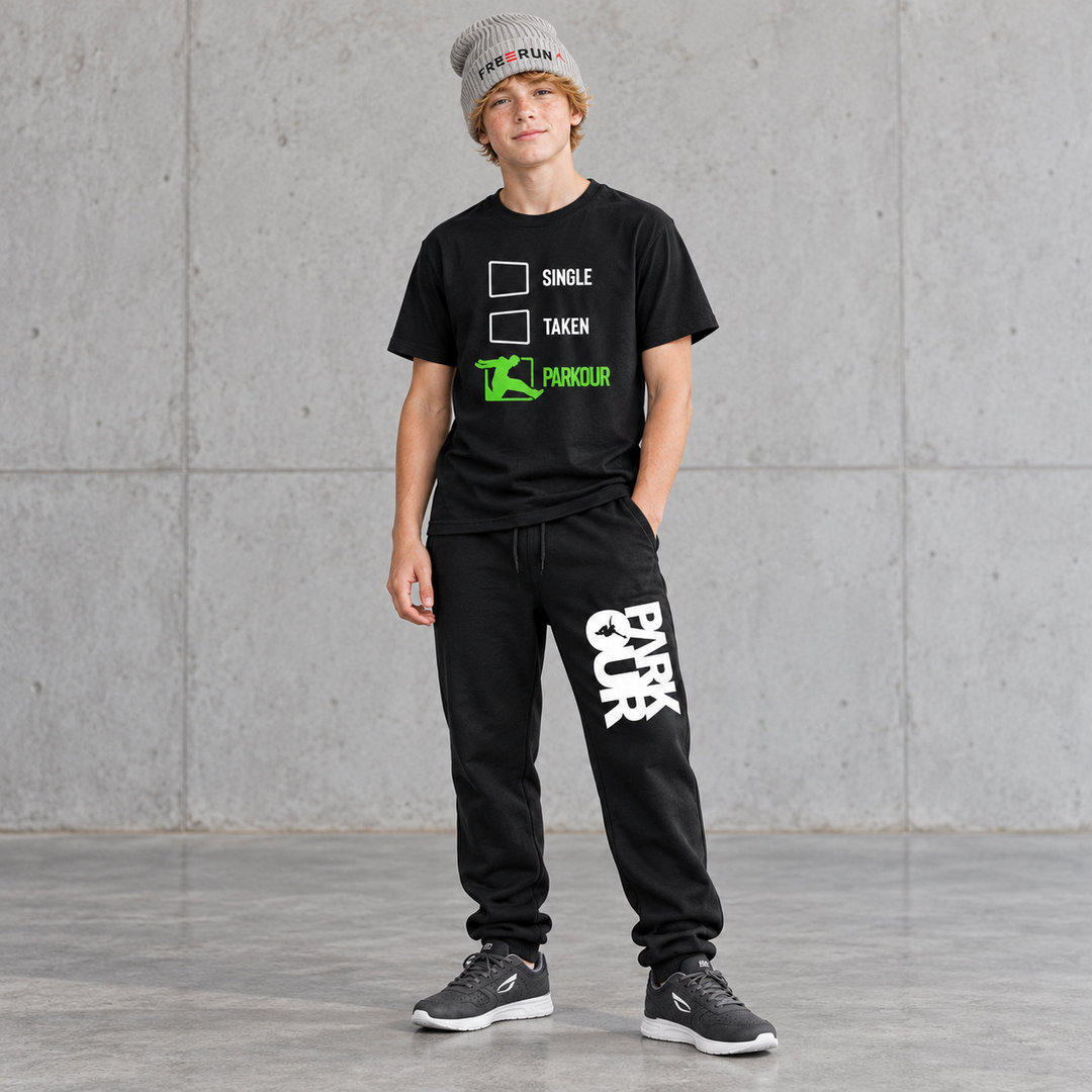 Everyday Flow – Parkour Sæt med 3 dele – modelbillede. Sko og øvrig styling købes separat.