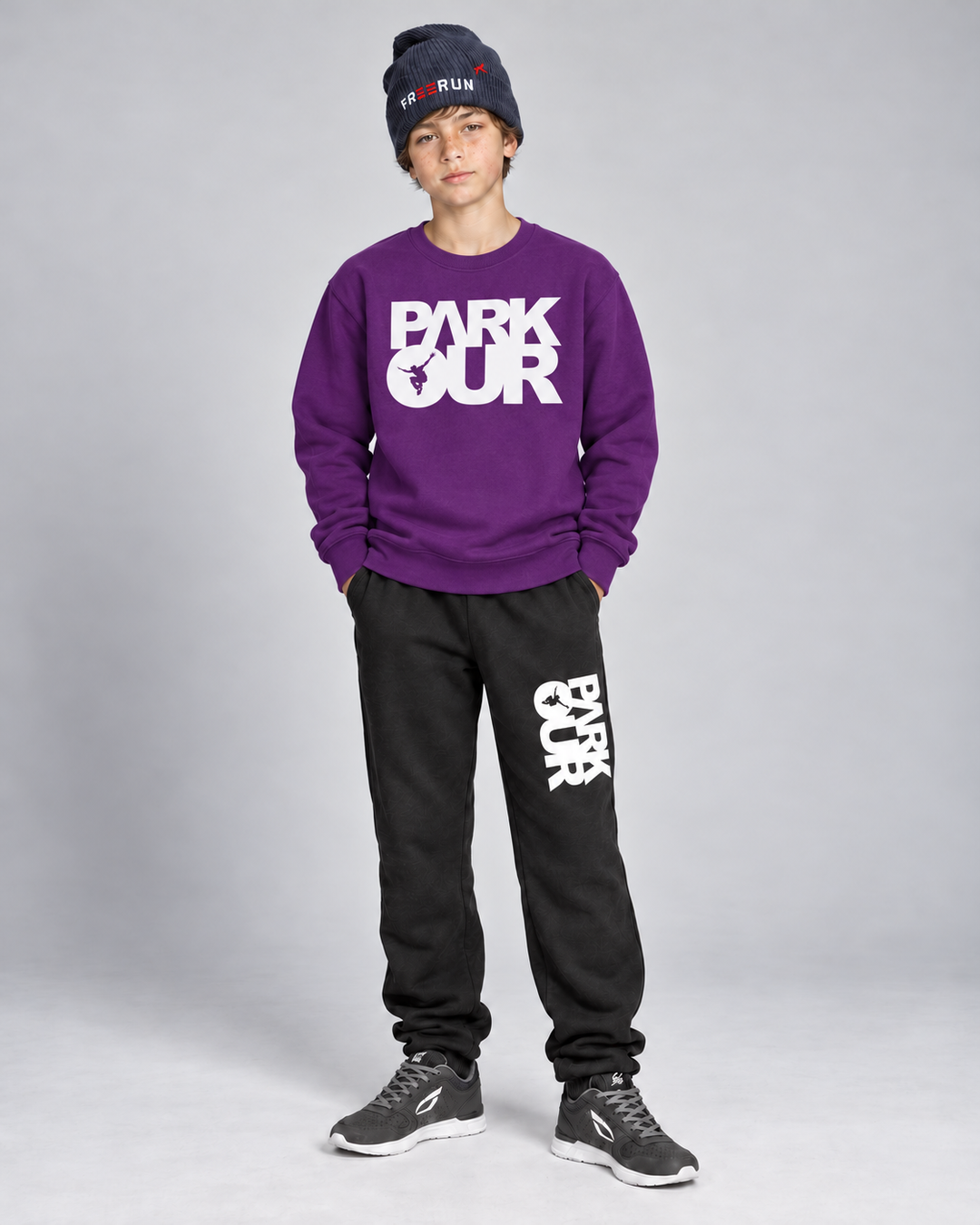 Lilla/hvid Parkour-sweatshirt – på model forfra.