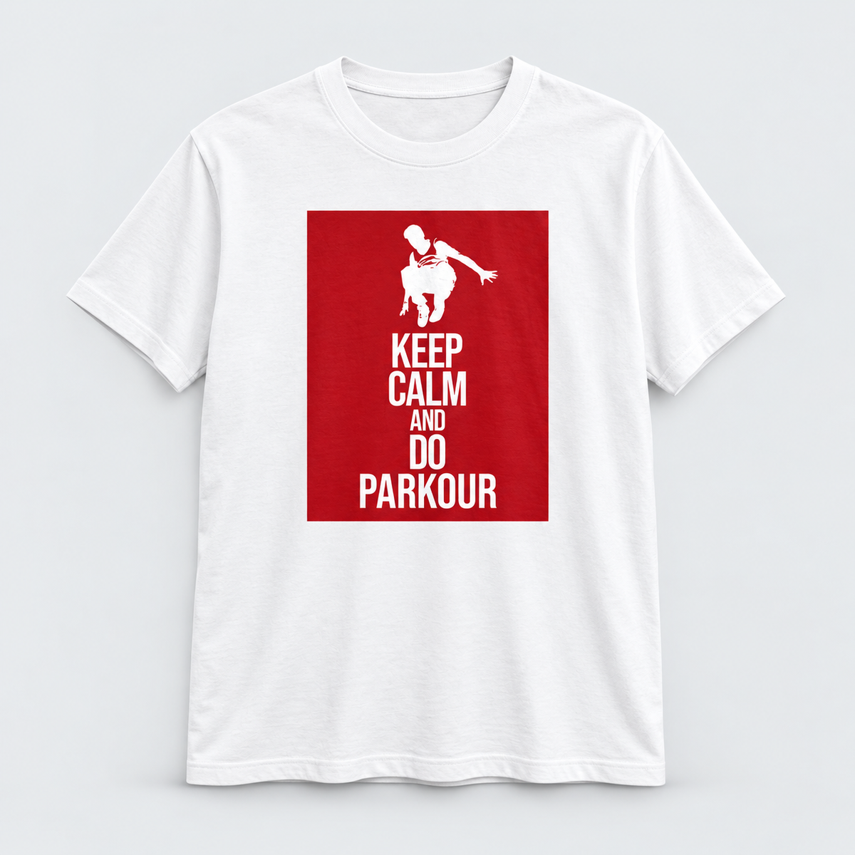 "Keep Calm and Do Parkour" T-shirt – Hvid med Rød Print – produktfoto på lys grå baggrund