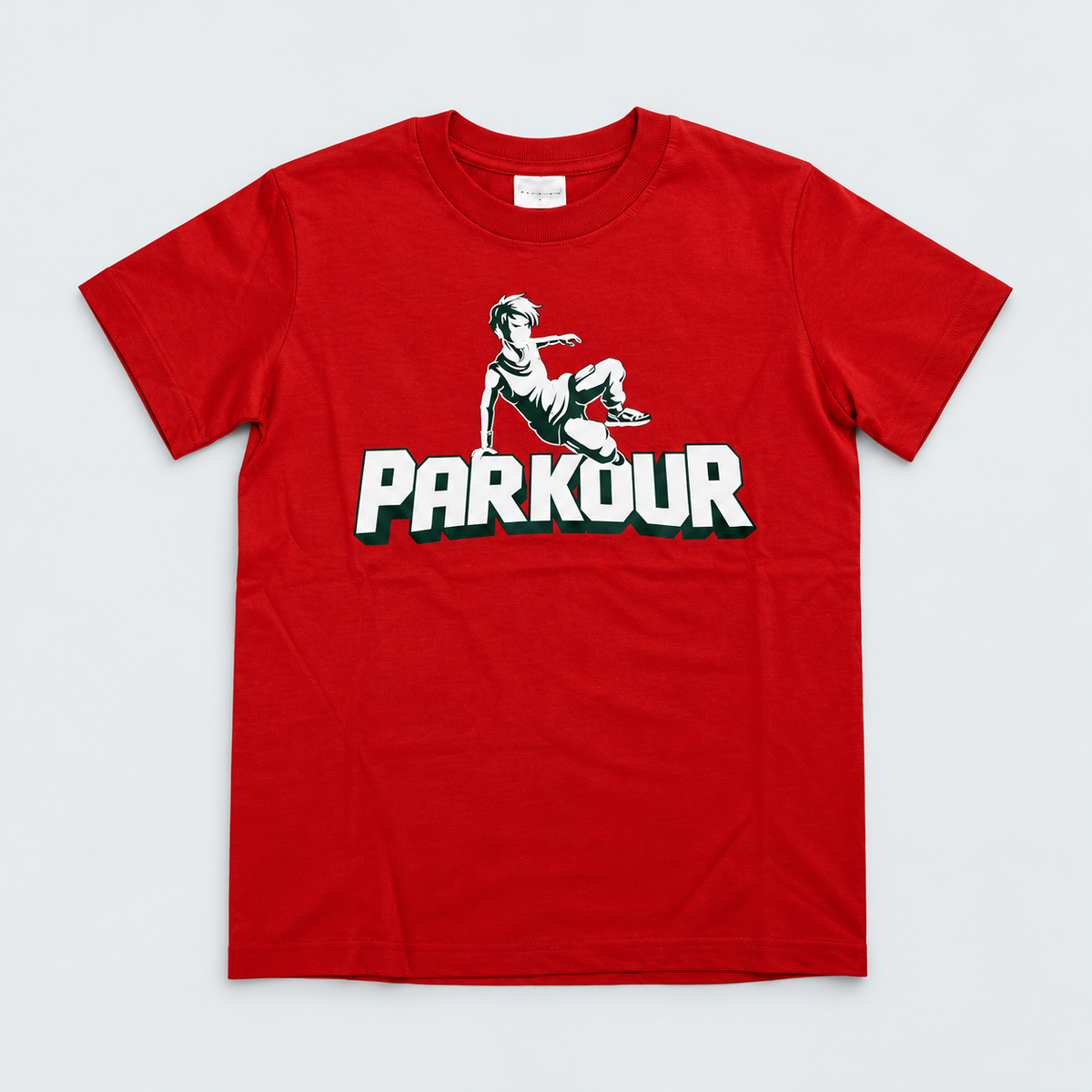 Smart parkour t-shirt, rød m. parkour udøver – produktfoto på lys grå baggrund