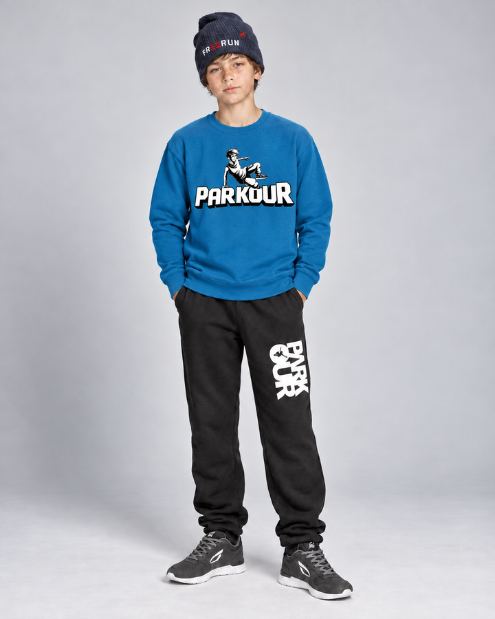 Blå Traceur-sweatshirt – på model forfra.