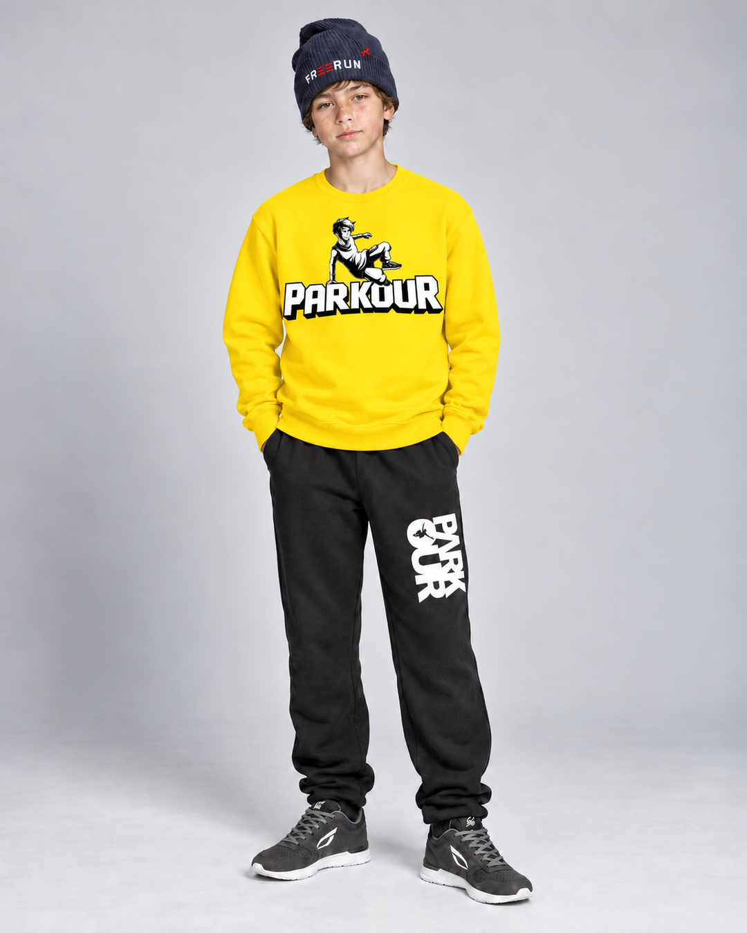 Gul Traceur-sweatshirt – på model forfra.